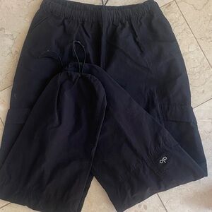 ALO Yoga women’s Athletic pants  in black